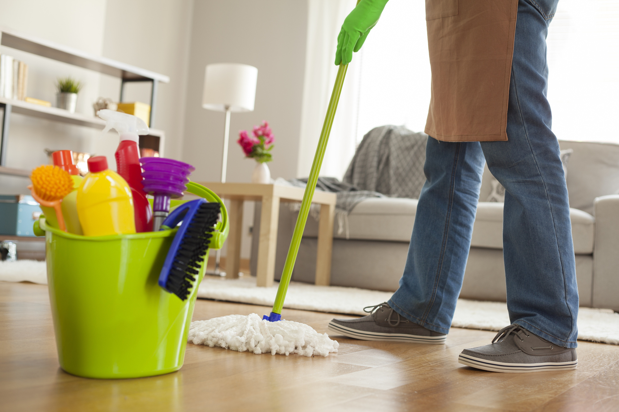 Home deep cleaning team